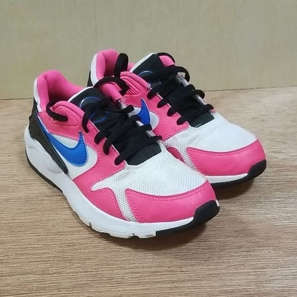 Nike Shoes - Nike Huarache sneakers Women's sz 5.5
